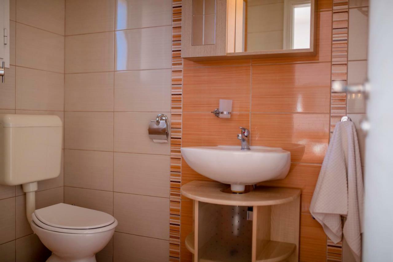 Lili Rab Apartment Rab Town Ngoại thất bức ảnh