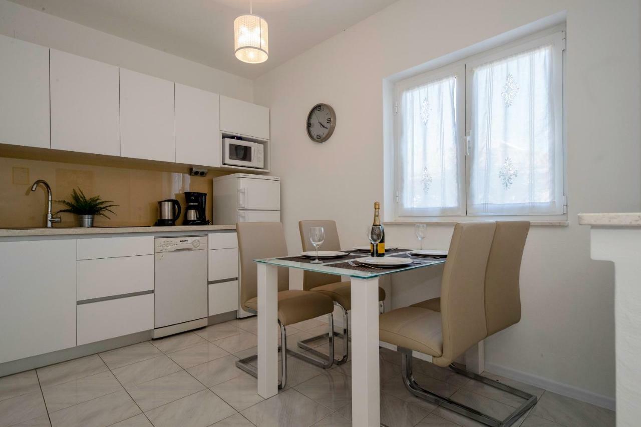 Lili Rab Apartment Rab Town Ngoại thất bức ảnh