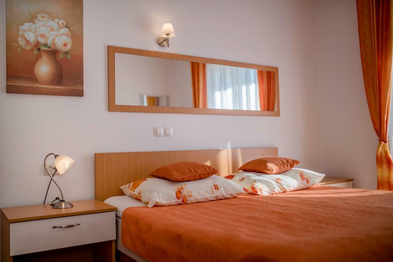 Lili Rab Apartment Rab Town Ngoại thất bức ảnh