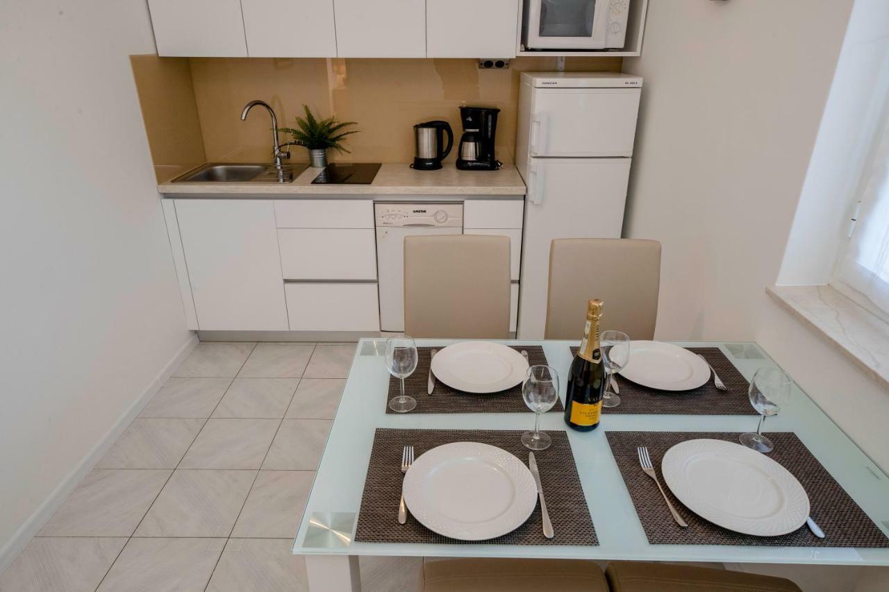 Lili Rab Apartment Rab Town Ngoại thất bức ảnh