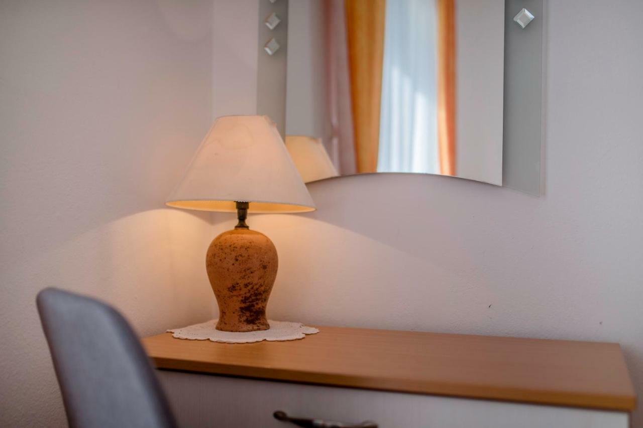 Lili Rab Apartment Rab Town Ngoại thất bức ảnh