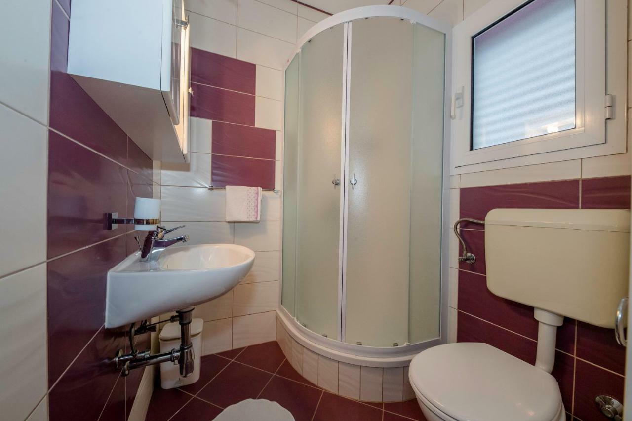 Lili Rab Apartment Rab Town Ngoại thất bức ảnh