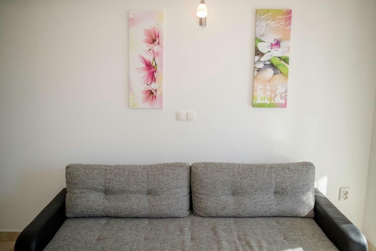 Lili Rab Apartment Rab Town Ngoại thất bức ảnh