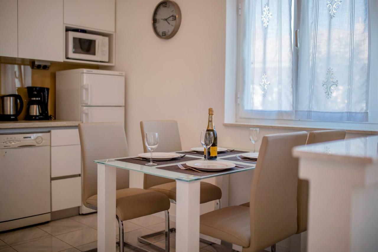Lili Rab Apartment Rab Town Ngoại thất bức ảnh